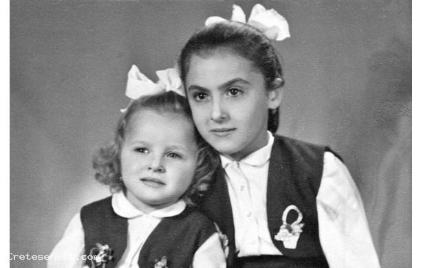 1949 - Le figlie di due commercianti vicini