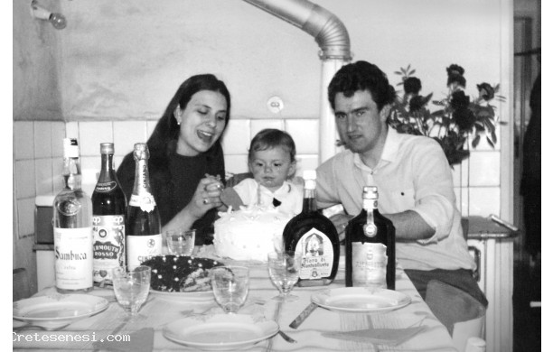 1969, Luned 26 Mggio - Primo compleanno di Daniele con gli zii