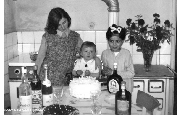 1969, Luned 26 Mggio - Primo compleanno di Daniele con le cugine