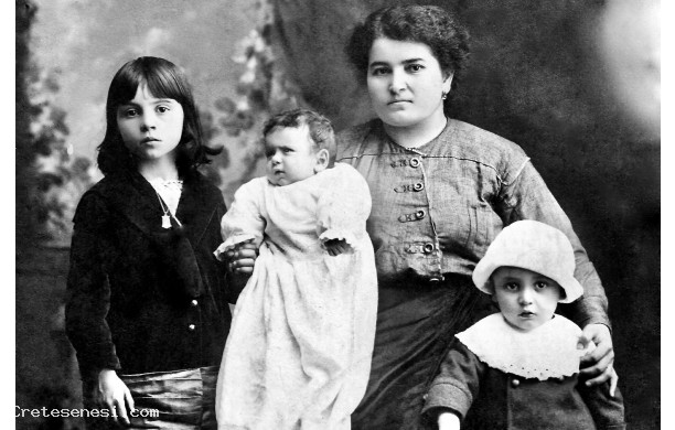 1930 - La mamma degli Zampi con figli e nipote