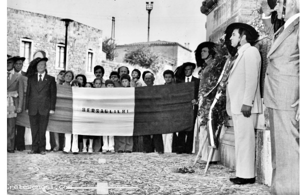 1986, Domenica 15 Giugno - I Bersaglieri rendono omaggio ai caduti
