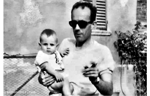 1965, Giugno - Stefano Bargagli in braccio al babbo