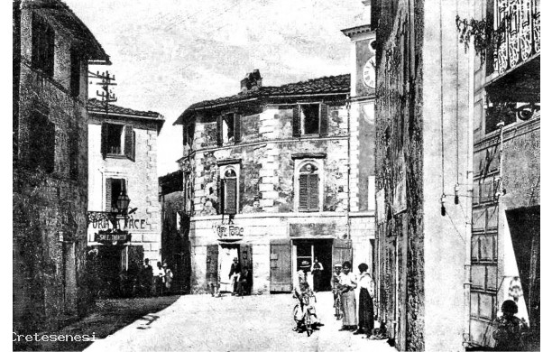 1938? - La piazzetta al centro del borgo